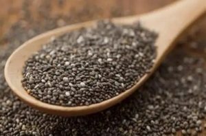 Semillas de chia Semillas de chía secas, fuente de omega-3 para decorar y enriquecer pan integral.