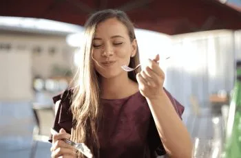 Comer menos y mejor ¿Cómo tener y desarrollar una alimentación sostenible? Comer menos y mejor ¿Cómo tener y desarrollar una alimentación sostenible?