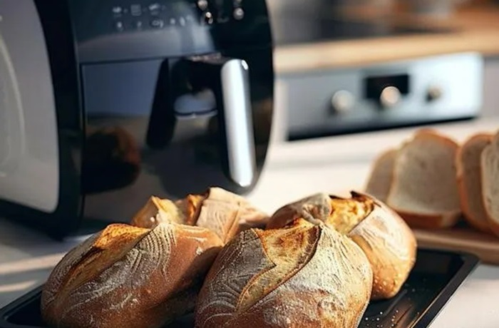 Receta de pan en freidora de aire Pan casero recién hecho, cocido en una freidora de aire (air fryer), con una corteza crujiente y dorada.