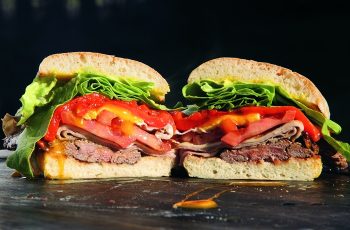 Receta de sándwich chivito uruguayo