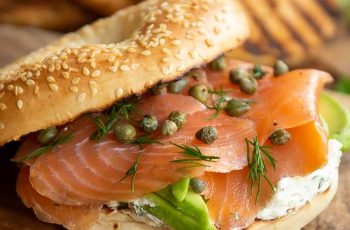 Sándwich de salmon ahumado